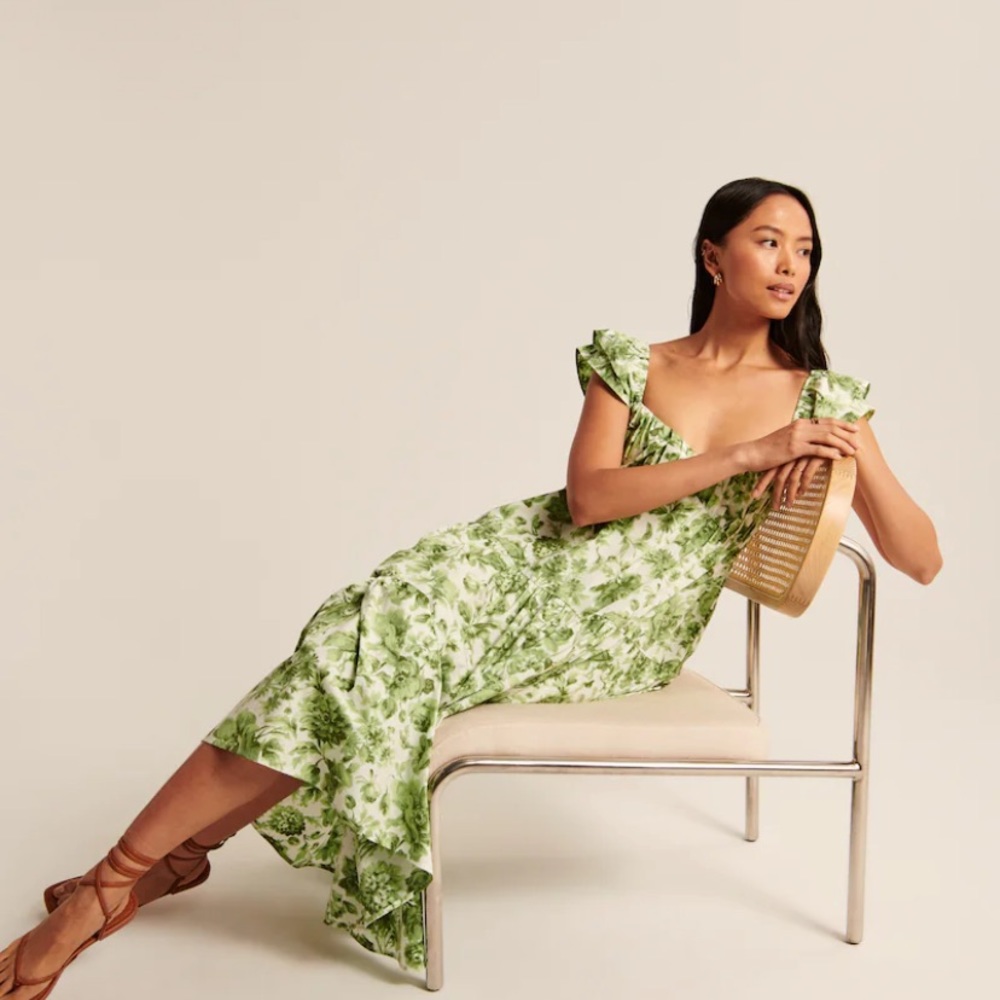 NWT Abercrombie Green floral
Ruffle Sleeve Poplin Midaxi Dress size M